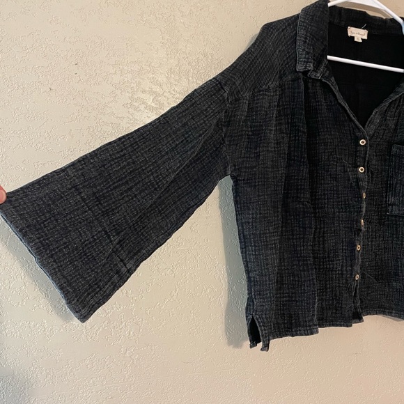 Hem & Thread Crop Button Up with bell sleeves - Picture 2 of 3